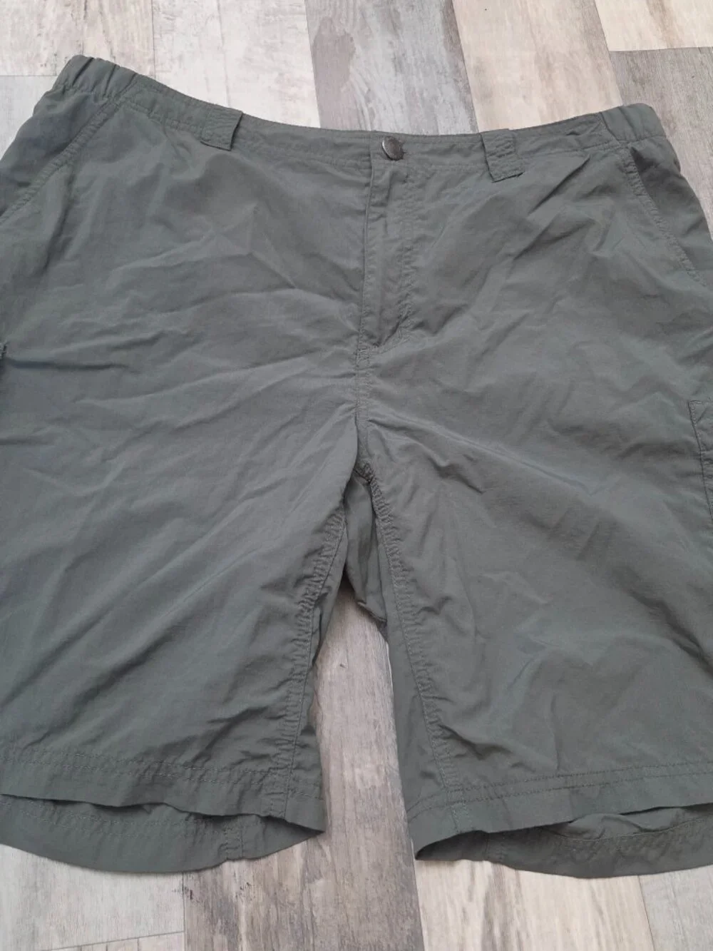 Green Columbia Omni Shade Fishing Hiking Utility Shorts Men's 38w 10inch length